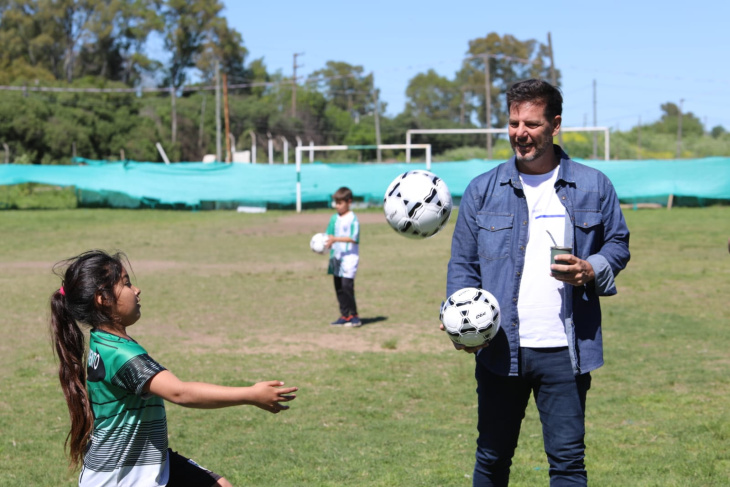 Entrega de equipamiento al Club 25 de Mayo