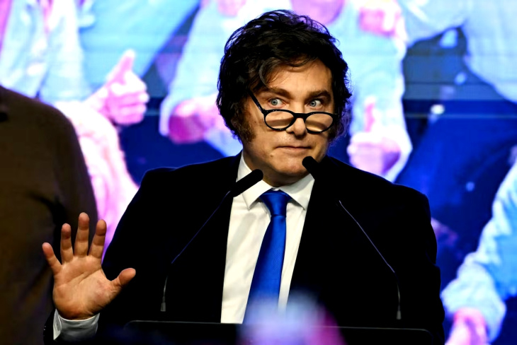 Javier Milei celebrando la victoria