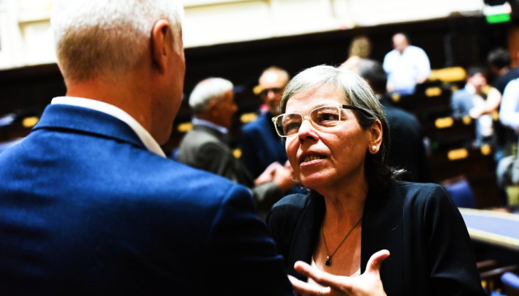 Diputados debaten proyecto sobre apuestas online en escuelas