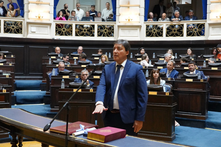 Diputado Esteban Acerbo jurando