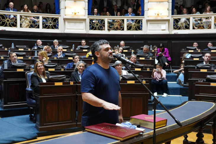 Diputado Facundo Tignanelli jurando