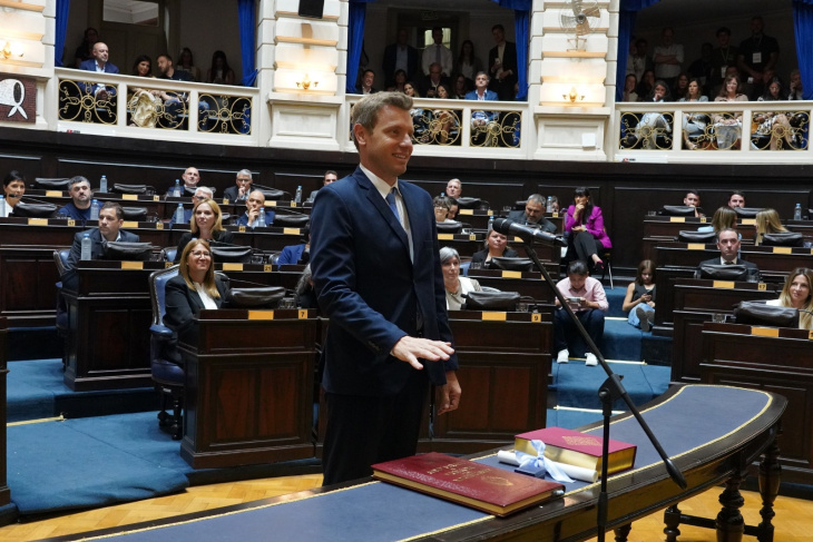 Diputado Ignacio Mateucci jurando