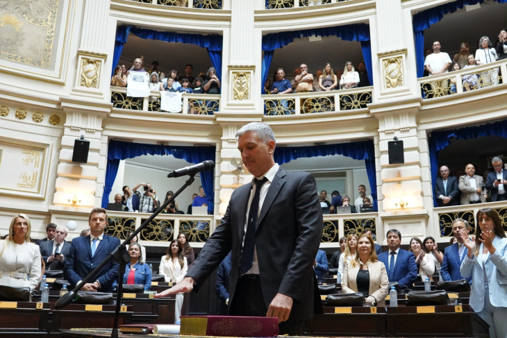 Diputado Ariel Archanco jurando