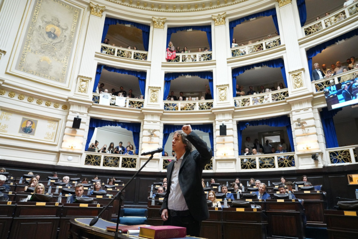 Diputado Christian Castillo jurando