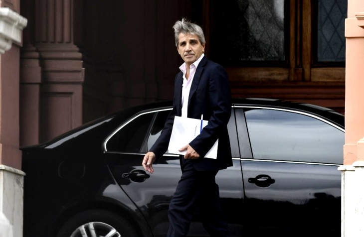 Luis Caputo en conferencia