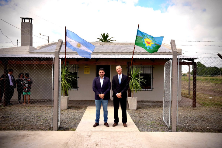 Autoridades en la inauguración