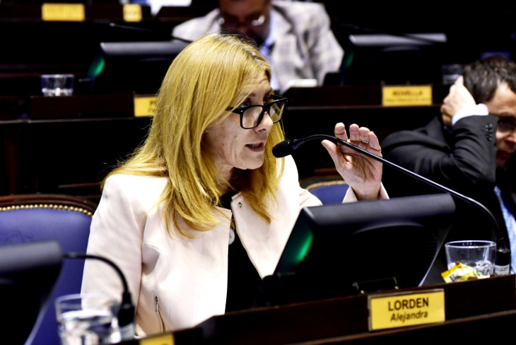 Alejandra Lordén en la Legislatura bonaerense