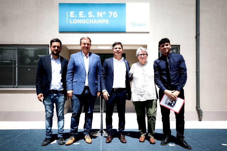 Autoridades en la inauguración