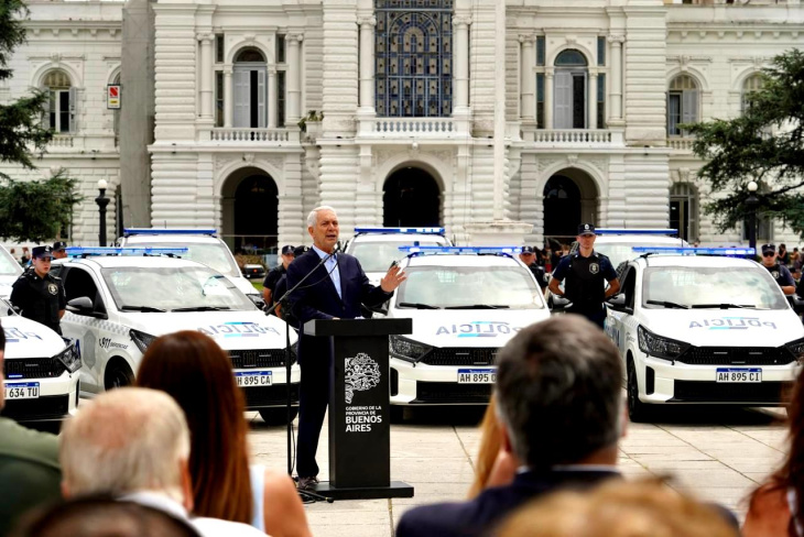 Entrega de patrulleros en La Plata
