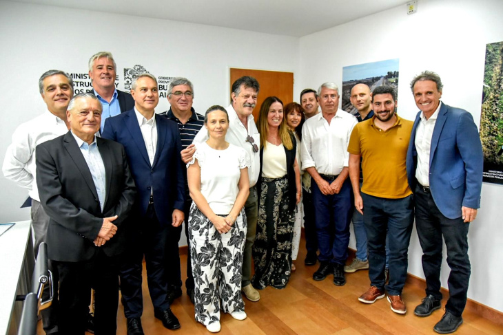 Reunión de funcionarios y dirigentes