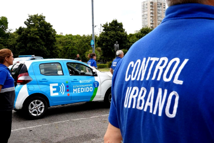 Vehículo con cámara inteligente en La Plata