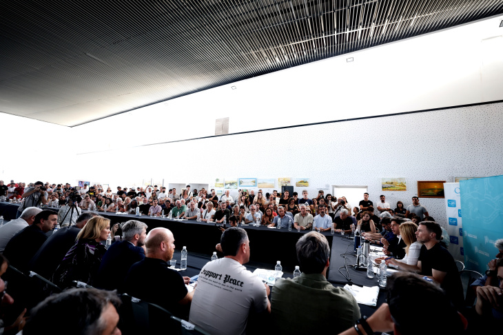 Gobernador en reunión de sectores productivos