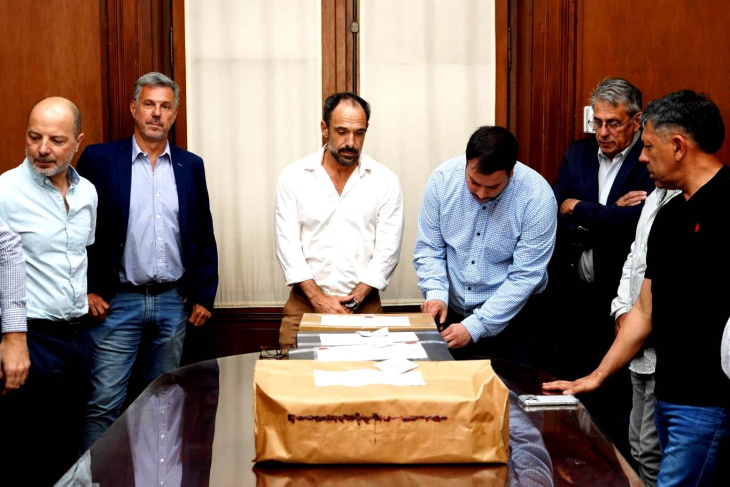 Reunión de autoridades municipales sobre transporte