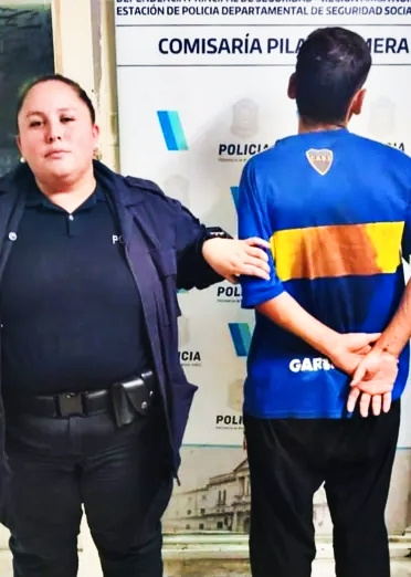 Vehículo policial dañado tras detención en Pilar