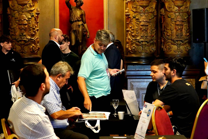 Almuerzo en la ronda de negocios