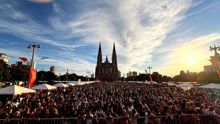 Autoridades durante la celebración del Año Nuevo Chino