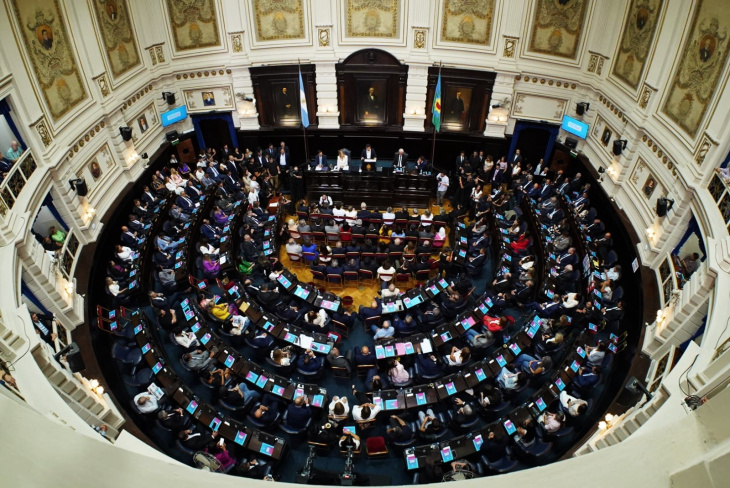 Kicillof con autoridades y legisladores