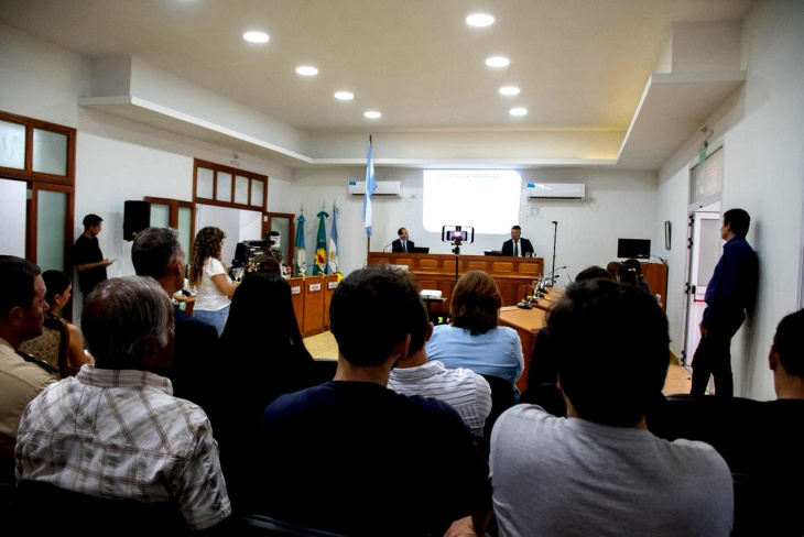 Intendente Lisandro Hourcade en sesión legislativa