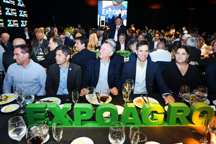 Mesa de diálogo entre Kicillof y Macri