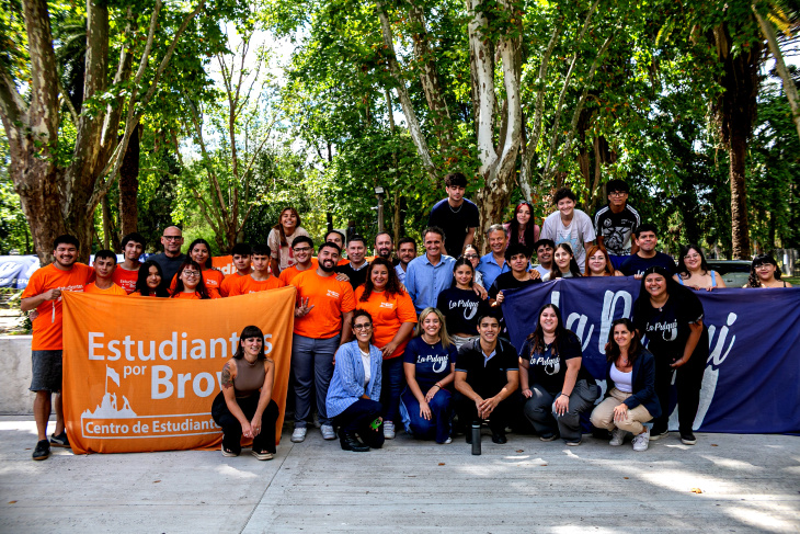 Autoridades en nuevo edificio UNaB