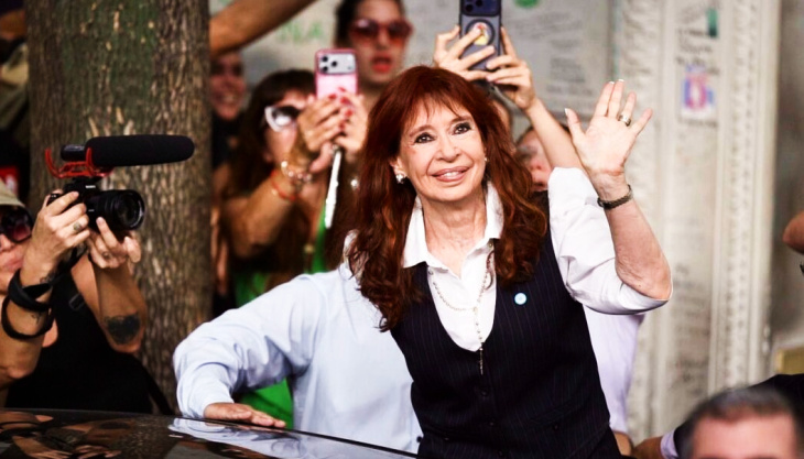 Militancia acompañando a Cristina Kirchner