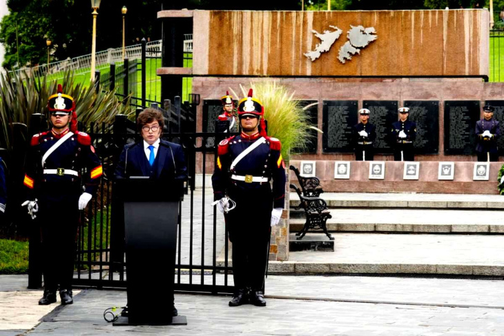 Acto conmemorativo en Plaza San Martín